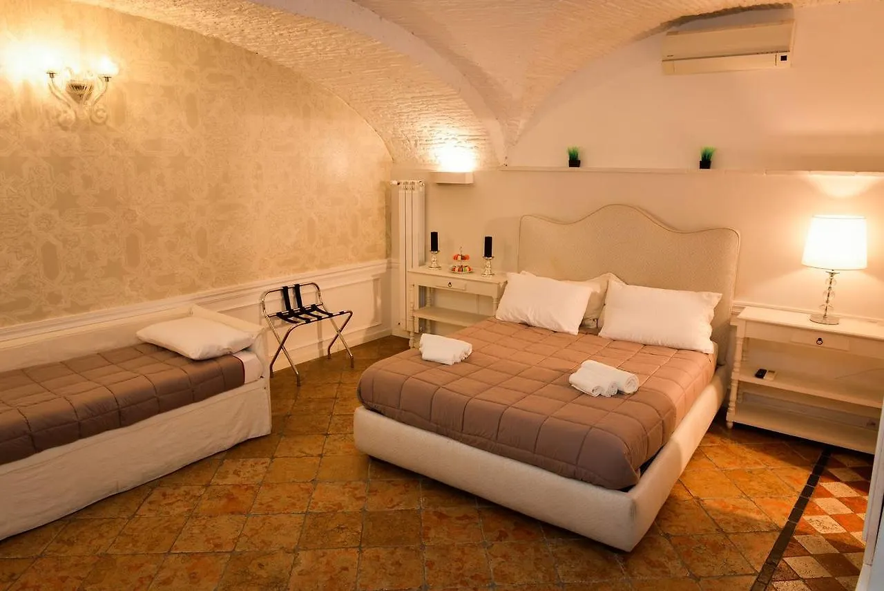 Cimarra Chiara - Ultra Luxurious Apt Near Coliseum Рим Дом отдыха